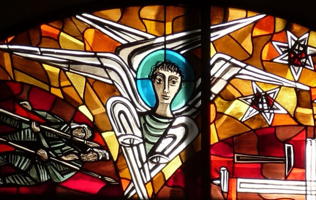 Engel mit sechs Flügeln auf dem Altarfensterbild der Evangelischen Pauluskirche Gießen