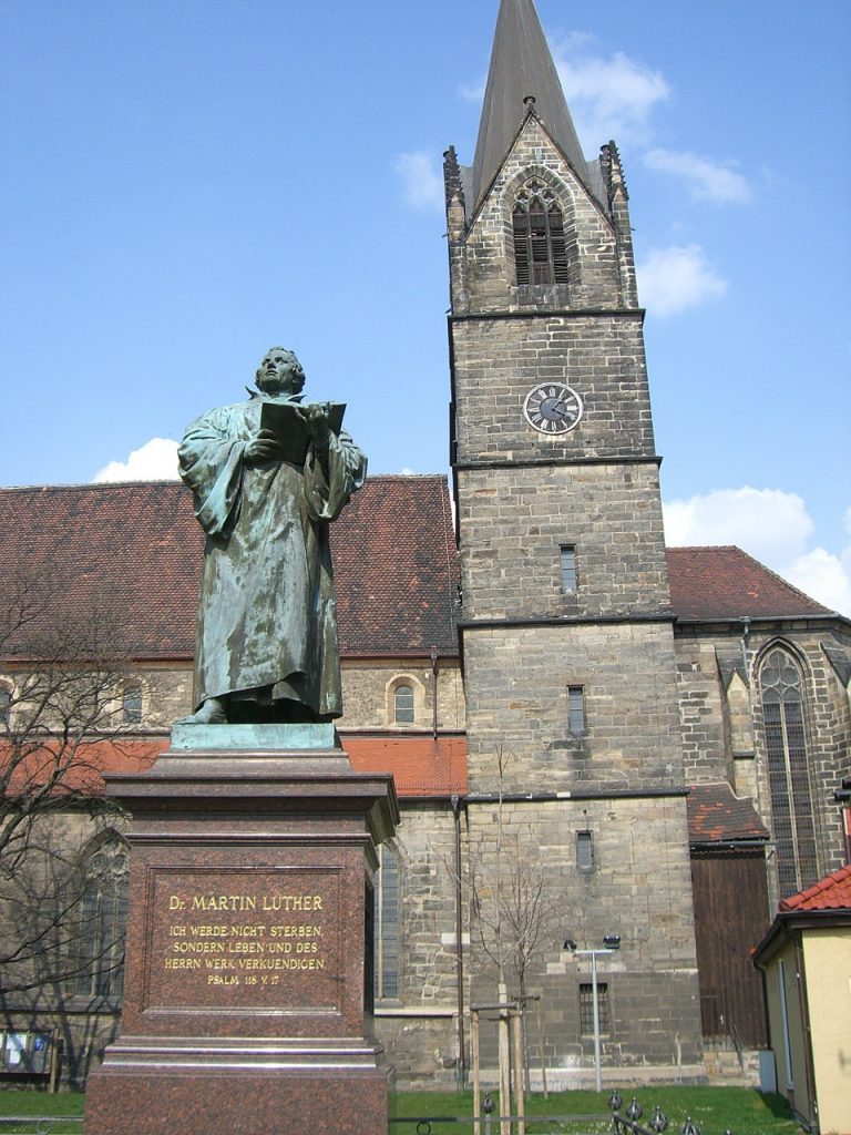 Lutherdenkmal in Erfurt (mit dem Psalmzitat: Ich werde nicht sterben, sondern leben und des Herrn Wort verkündigen