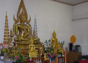Auch der buddhistische Tempel im Sandfeld wurde besucht