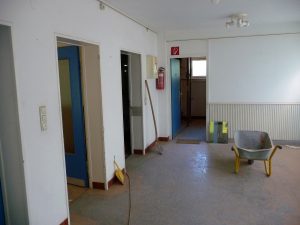 Türen zu Gemeindebüro, Zivi-Wohnung und Hausmeisterraum