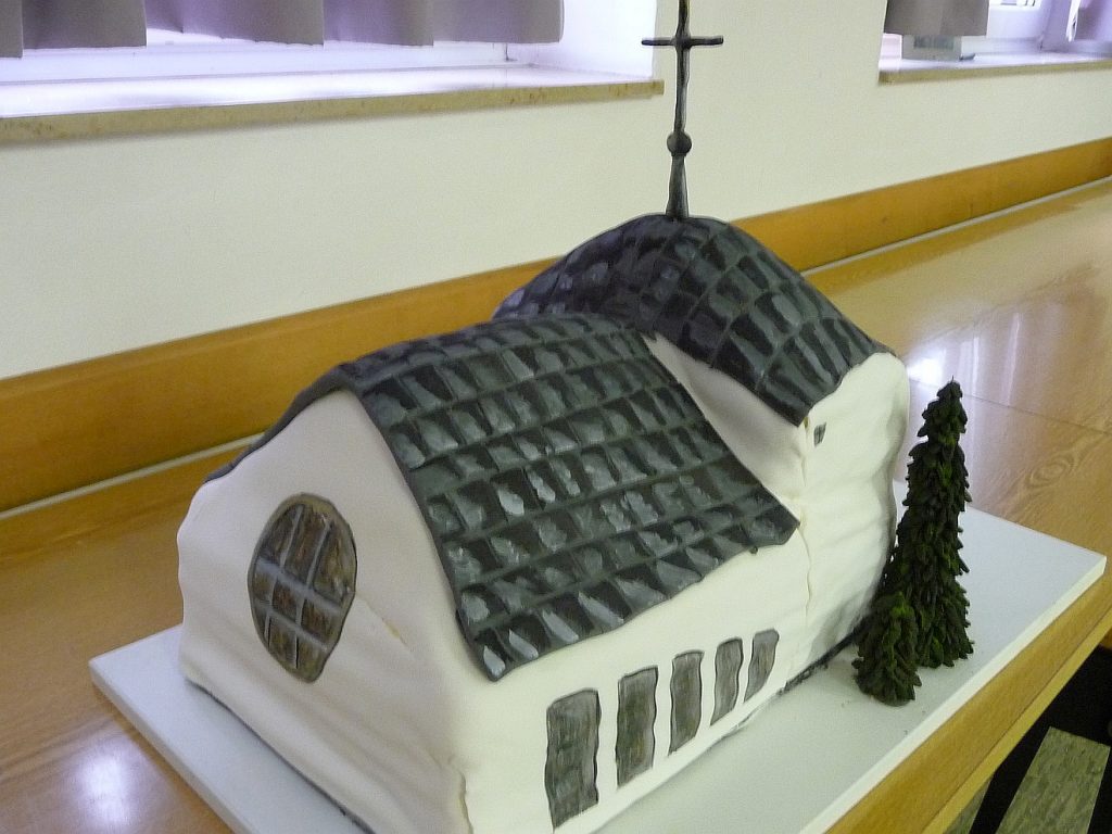Der von Olga Bagrij gebackene Kirchturmkuchen in Form der Pauluskirche