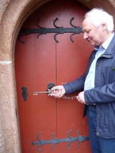 Der Schlüssel zur Kirchentür