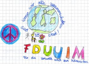 Ein Mädchen malt das FDUUIM-Logo: Für Die Umwelt Und Ihre Mitmenschen