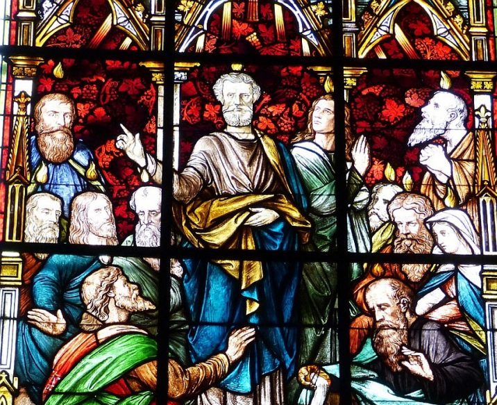 Kirchenfenster mit der Pfingstgeschichte