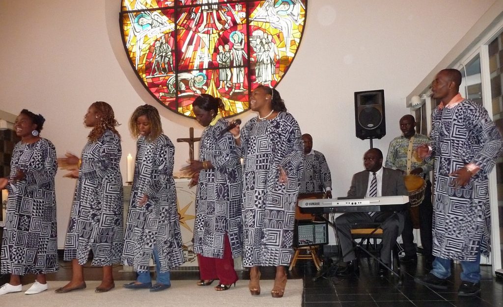 Der Chor „Stimme Afrikas“ gestaltete den Taufgottesdienst mit