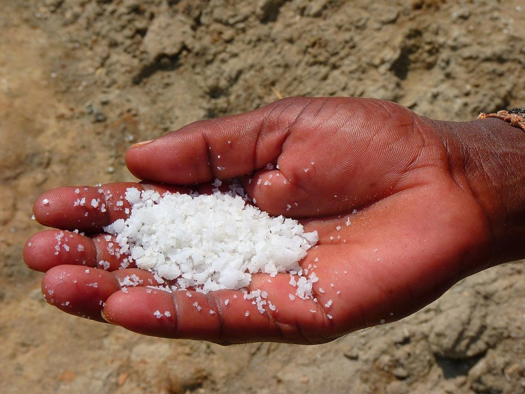 Eine Handvoll Salz - der Prophet Elias verwendet Salz als eine Art von Sakrament